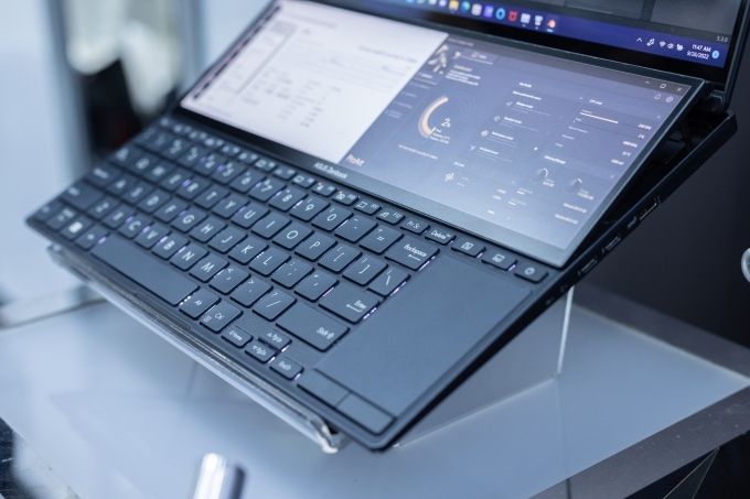 ASUS tung laptop 2 màn hình Zenbook Pro 14 Duo OLED cho creator, giá từ 57 triệu đồng