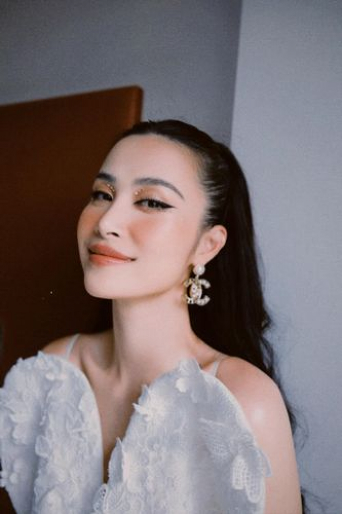 Đông Nhi hát sáng tác mới của Đỗ Hiếu tại Miss Grand, fan cà khịa vì từng tuyên bố ngưng hợp tác