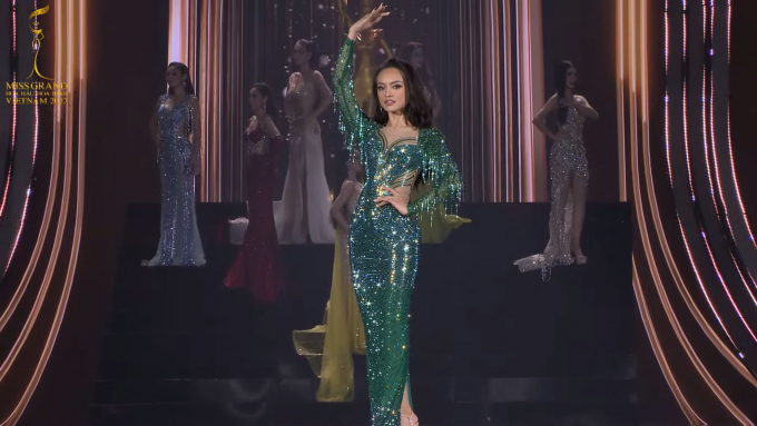 Top 15 Miss Grand Vietnam 2022: Mai Ngô chặt nát phần thi dạ hội với màn hóa thân công chúa Mera Aquaman