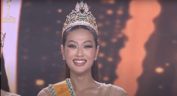 Ứng xử xuất sắc 2 vòng liền, Đoàn Thiên Ân đăng quang tân Hoa hậu Hòa bình Việt Nam - Miss Grand Vietnam 2022