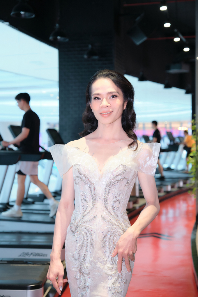 Hot girl bắp nướng Tây Thy lột xác ngoạn mục, diện váy dạ hội sang chảnh casting Miss International Queen Vietnam