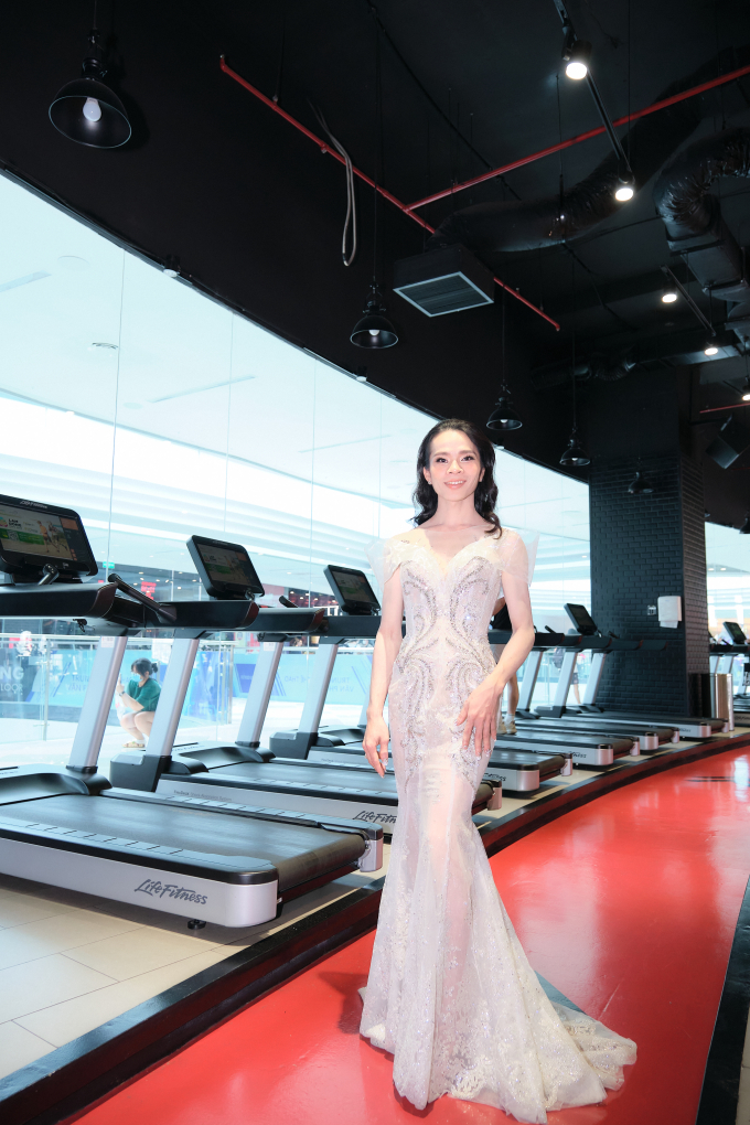 Hot girl bắp nướng Tây Thy lột xác ngoạn mục, diện váy dạ hội sang chảnh casting Miss International Queen Vietnam