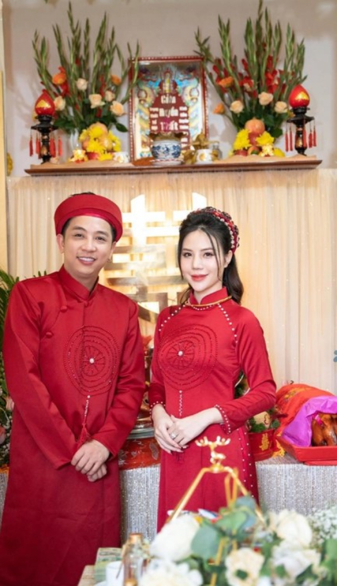 Đám cưới của Lý Tuấn Kiệt và vợ đã để lại dấu ấn đậm nét trong lòng người hâm mộ bởi sự trang trọng, lộng lẫy và lãng mạn. Cùng xem những bức ảnh đẹp như tranh vẽ trong ngày đặc biệt này nhé!