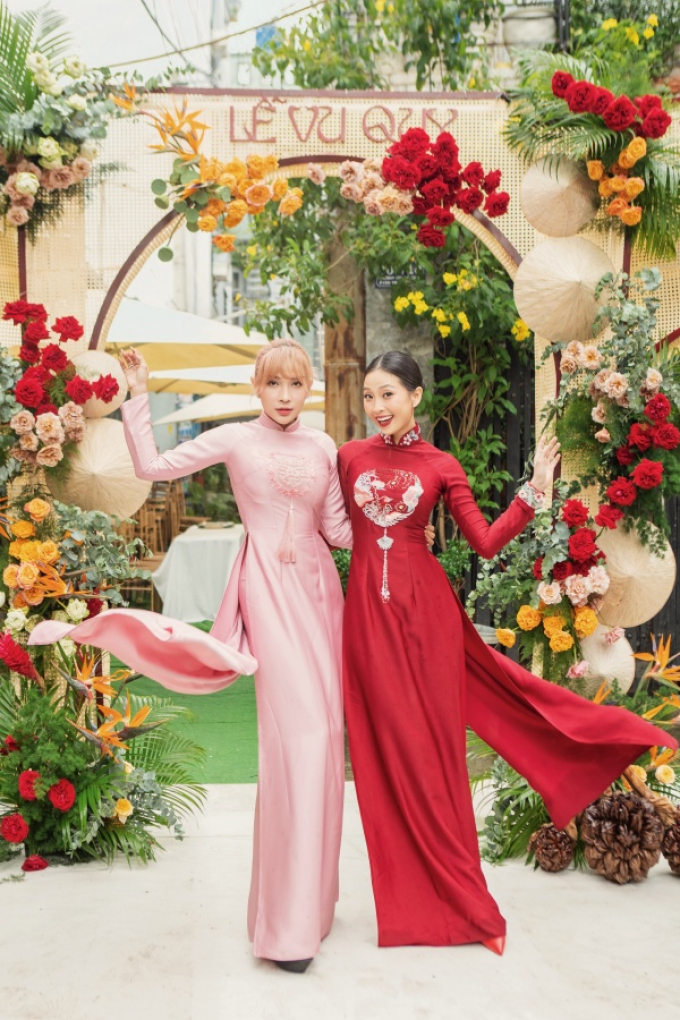 Lễ vu quy Liêu Hà Trinh: Trang phục cô dâu lấy cảm hứng từ áo dài cung đình của Nam Phương Hoàng Hậu