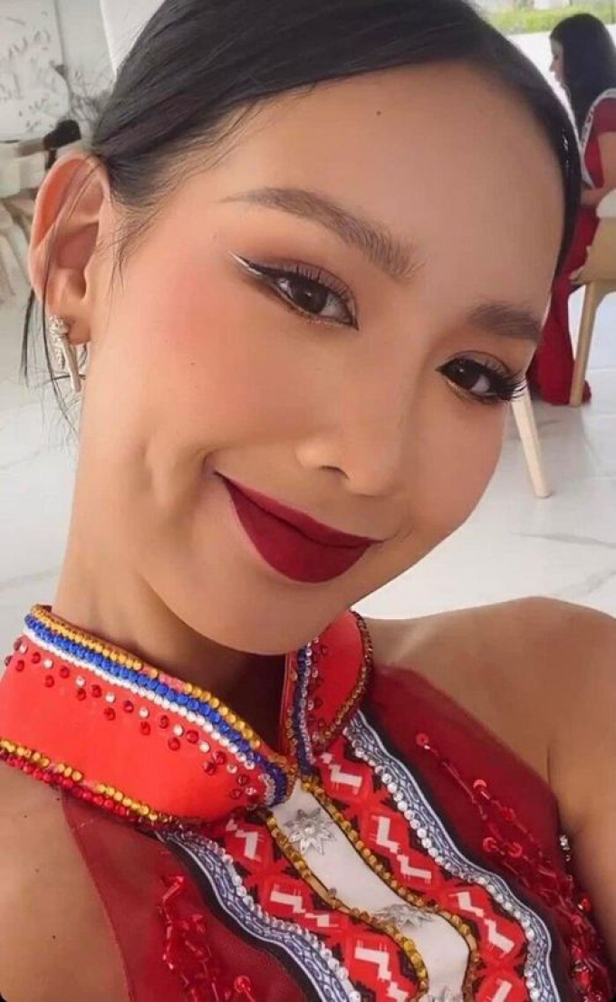 Á hậu Bảo Ngọc gặp sự cố cười ra nước mắt trong buổi chụp hình trang phục dân tộc Miss Intercontinental 2022