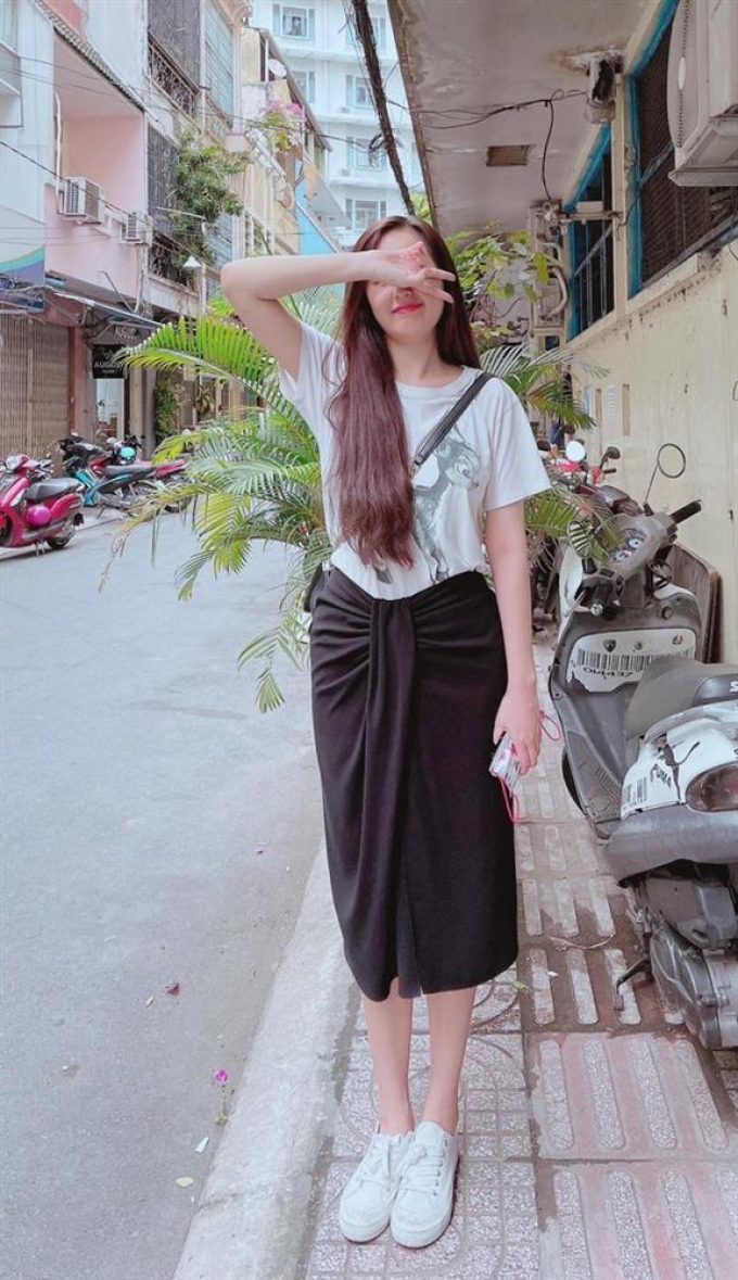 Mai Phương Thúy tung ảnh đi chơi cùng bạn, mặt mộc xinh không tì vết nhưng trang phục mới đáng chú ý