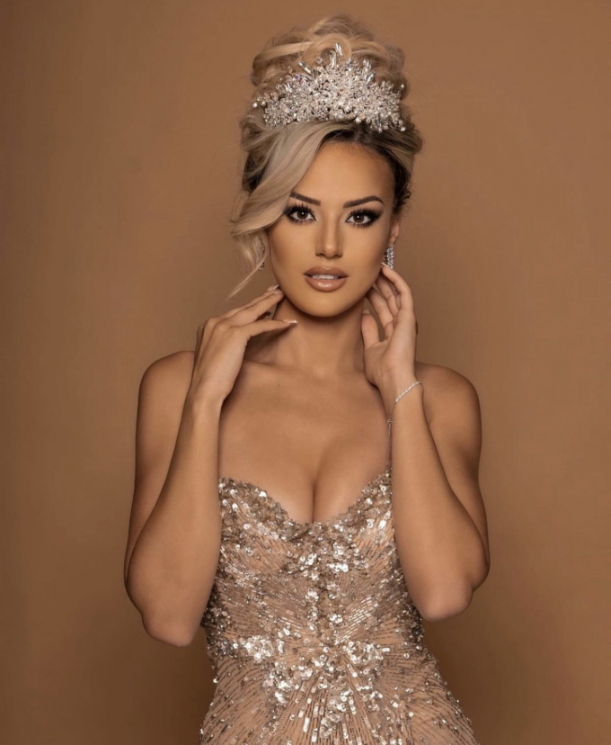 Rộ tin Miss Grand International 2022 đã bán giải tìm ra người kế nhiệm Thùy Tiên, đại diện Kosovo bỏ thi vì bất bình?