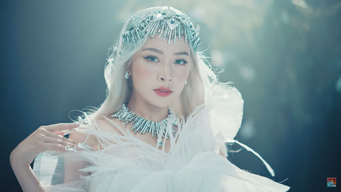 Chi Pu phát hành MV cuối cùng trong năm 2022, thông báo hủy chuỗi MV và album đầu tay như dự kiến