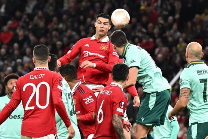 Ronaldo mất tích, MU được giải cứu ngoạn mục ở phút 90+3