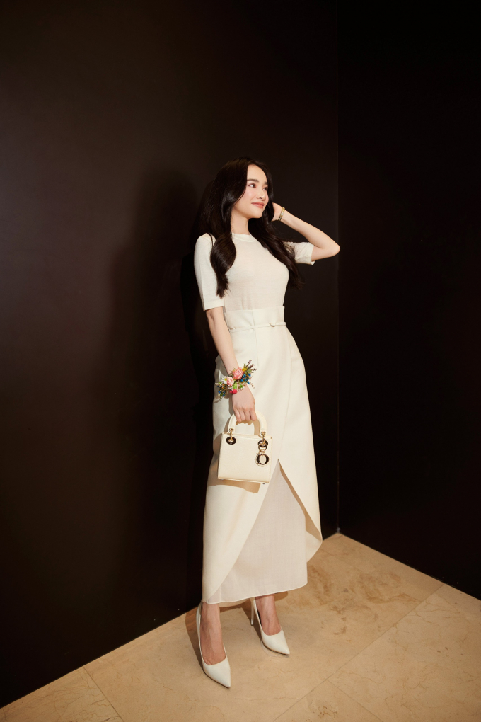 Nhã Phương mặn mà trong chiếc đầm trắng tinh tế, khoe vẻ đẹp gây thương nhớ tại sự kiện Dior