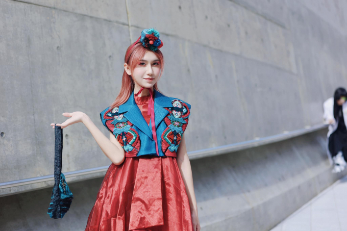Lynk Lee diện outfit nổi bật, khoe nhan sắc đỉnh cao tại Seoul Fashion Week 2022