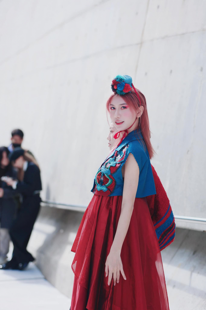 Lynk Lee diện outfit nổi bật, khoe nhan sắc đỉnh cao tại Seoul Fashion Week 2022