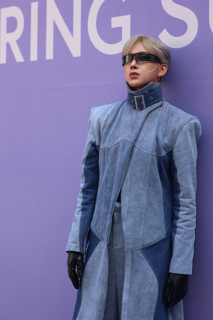 Hotboy Nguyễn Tuấn Việt lột xác phong cách 180 độ, thần thái chuẩn Fashionista chặt nát Seoul Fashion Week