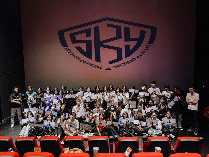 Cộng đồng fans Sơn Tùng - Sky tổ chức offline xem SkyTour Movie cực cháy như ngày đầu