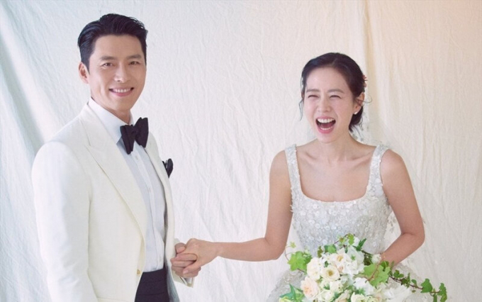 Bịt kín mít đi dự đám cưới nhưng Son Ye Jin vẫn bị netizen phát hiện với bụng bầu to thấy rõ