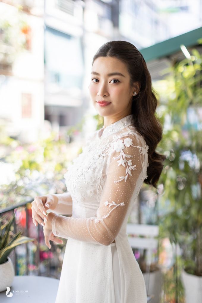 Lễ ăn hỏi Đỗ Mỹ Linh: Cận cảnh nhan sắc cô dâu trong trang phục Thanh ngọc ban mai 