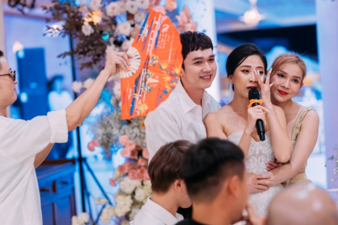 Loạt ảnh chưa công bố đám cưới trên biển của vợ chồng Liêu Hà Trinh trong ngày mưa bão