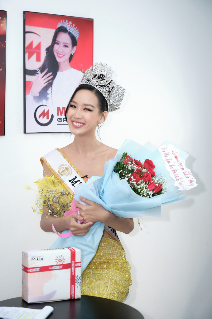 Bảo Ngọc tự hào về vương miện 8 tỷ, lần đầu bật mí tiền thưởng dành cho Tân Hoa hậu Liên lục địa