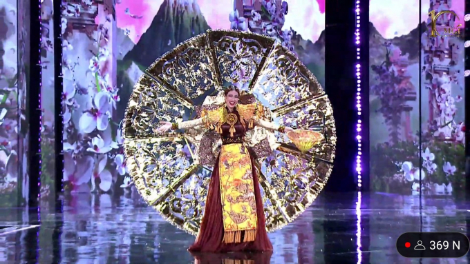 Thiên Ân diện trang phục dân tộc Trúc chỉ đẹp rực rỡ, nổi bật nhất nhì đêm thi National Costume MGI 2022