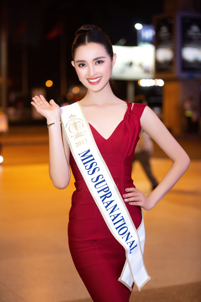 Hoa hậu Siêu quốc gia 2013 - Mutya Johanna Datul diện váy đỏ, khoe trọn nét quyến rũ khi đến Việt Nam