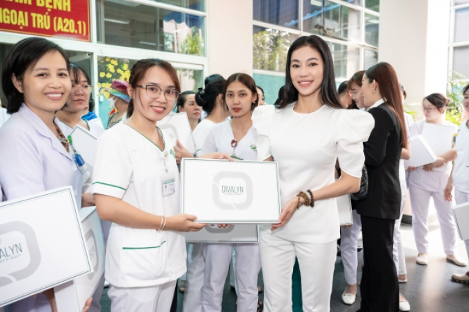 Hoa hậu Mai Phương tri ân các “nữ chiến sĩ” áo trắng nhân ngày Phụ nữ Việt Nam 20/10