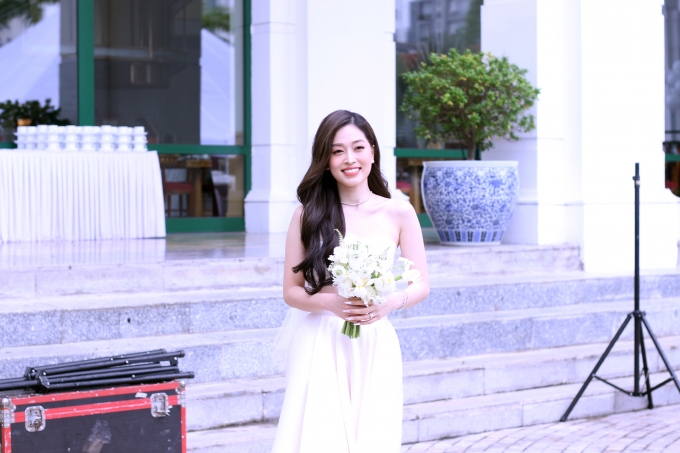 Trước thềm đám cưới: Bình An tranh thủ quay vlog, Phương Nga xuất hiện rạng rỡ với váy cưới đơn giản