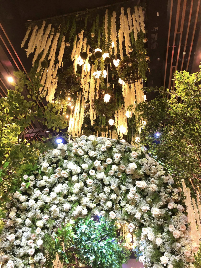Cận cảnh thực đơn đắt xắt ra miếng trong tiệc cưới của hoa hậu Đỗ Mỹ Linh