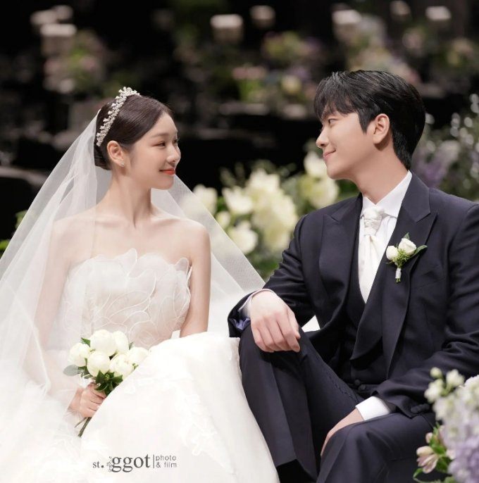 Loạt ảnh rộn ràng mùa cưới 2022 của sao Hàn: Đám cưới thế kỷ của Hyun Bin - Son Ye Jin là tâm điểm