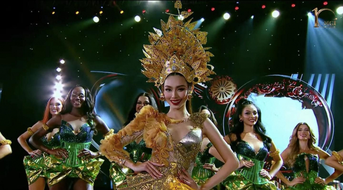 Thùy Tiên xinh đẹp như nữ thần, chiếm trọn spotlight đồng diễn mở màn tại chung kết MGI 2022
