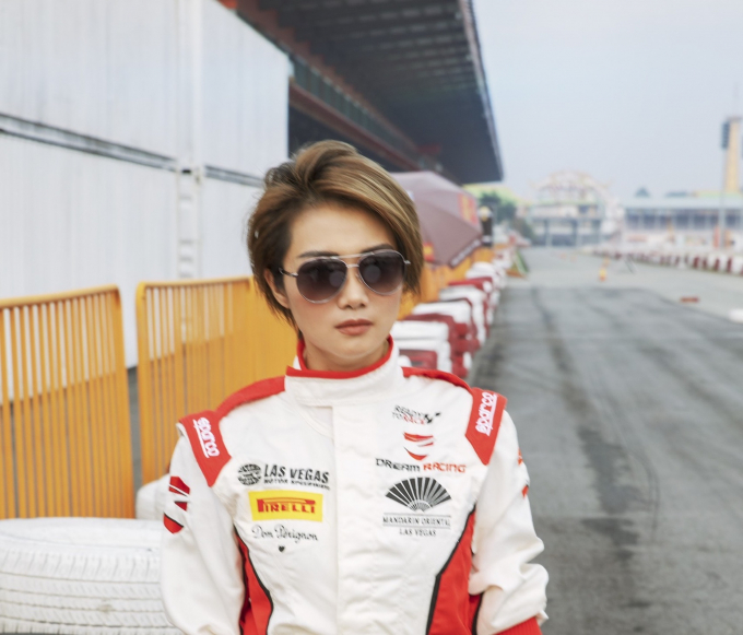 Hút hồn nữ VĐV đua xe chuyên nghiệp Việt Nam đầu tiên dự FIA Motorsport Games 2022