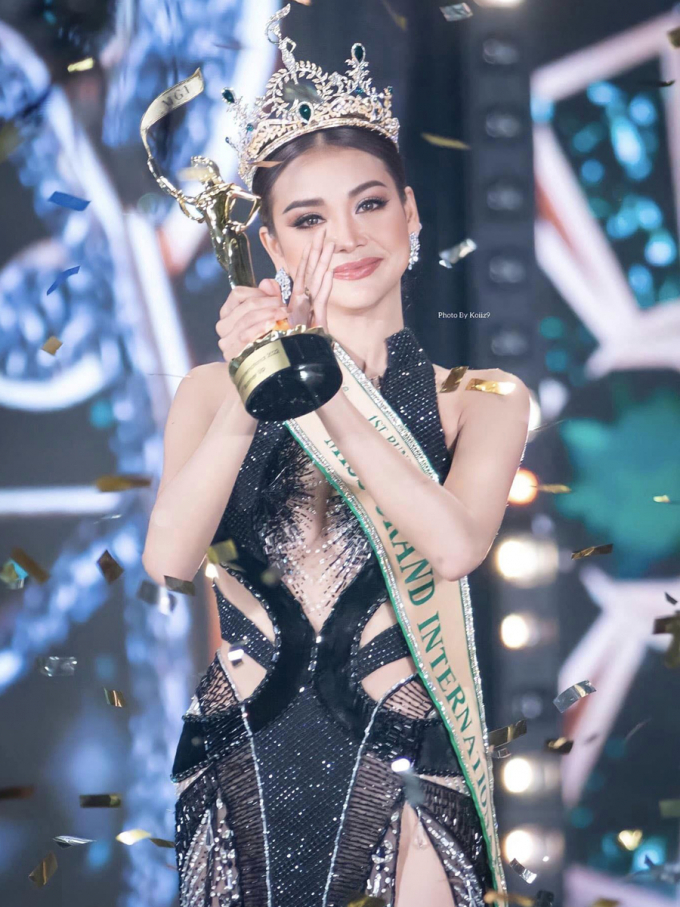 Top 10 Miss Grand International về Thái Lan, Engfa được hộ tống và vây quanh cứ ngỡ là hoa hậu
