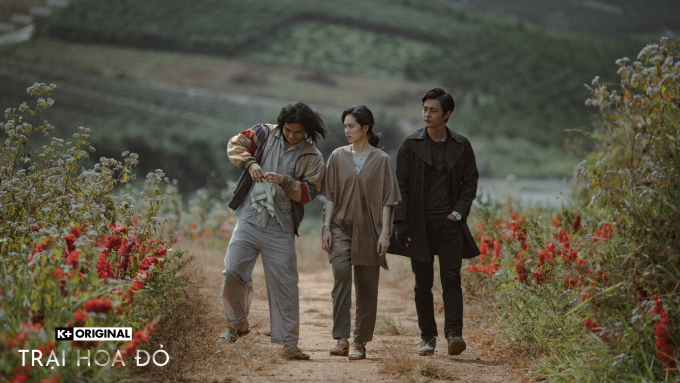 Trại hoa đỏ của đạo diễn Victor Vũ - phim dài của tập đầu tiên của Việt Nam được chiếu trên 177 quốc gia