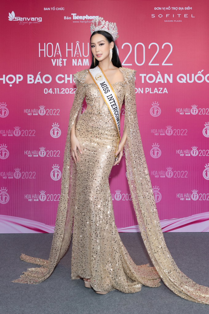 Hoa hậu đứng chật thảm đỏ là có thật: Thiên Ân lép vế khi đứng cạnh Miss Intercontinental - Bảo Ngọc