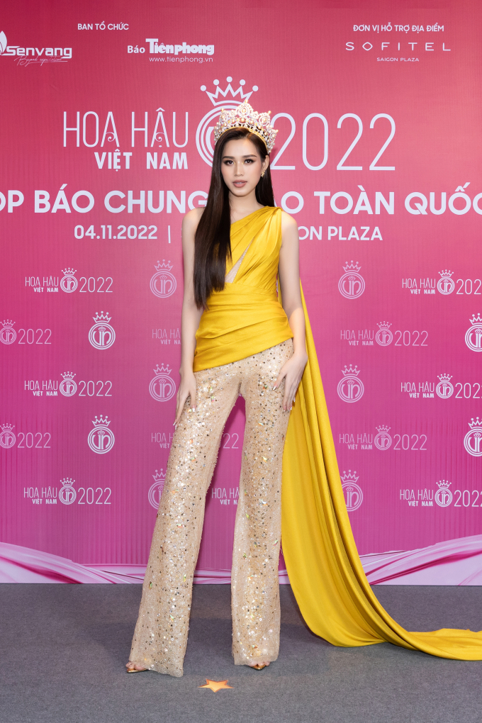 Hoa hậu đứng chật thảm đỏ là có thật: Thiên Ân lép vế khi đứng cạnh Miss Intercontinental - Bảo Ngọc