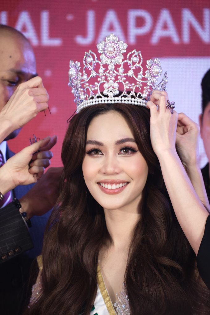 3 năm nhiệm kỳ chưa đủ, Miss International 2019 đội vương miện mới, như đăng quang lần 2 tại Việt Nam