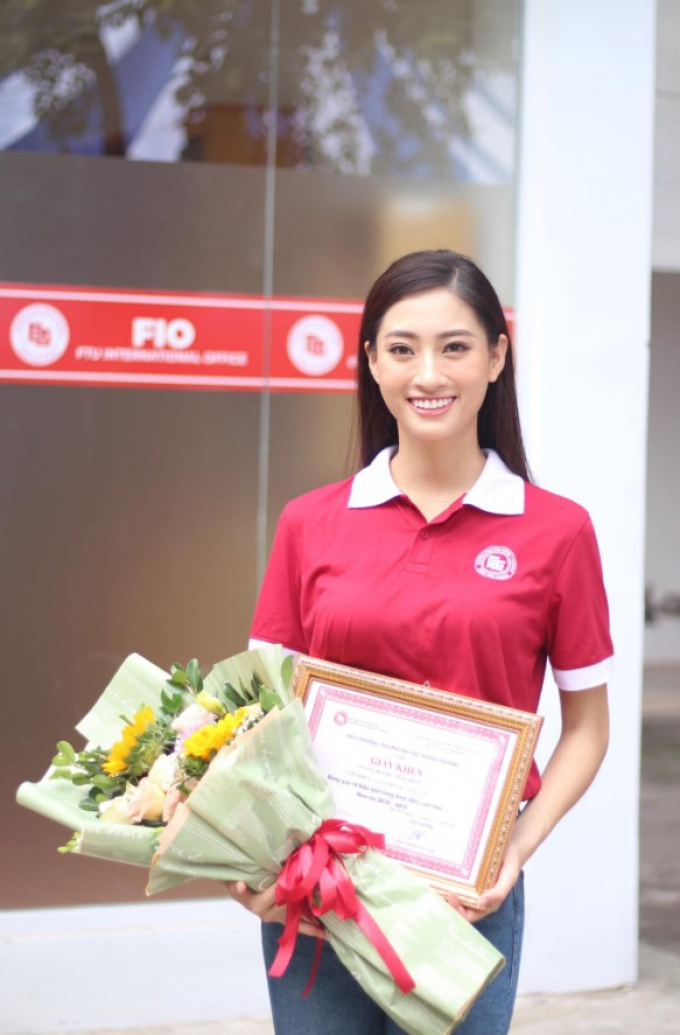 Hoa hậu Lương Thùy Linh: Tôi không thể ăn mặc táo bạo khi làm giảng viên