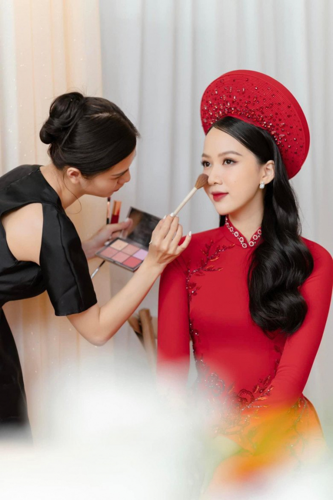 Mỹ nhân có làn da đẹp nhất Hoa hậu Việt Nam kết hôn, tung ảnh váy cưới tiền tỷ trong hôn lễ