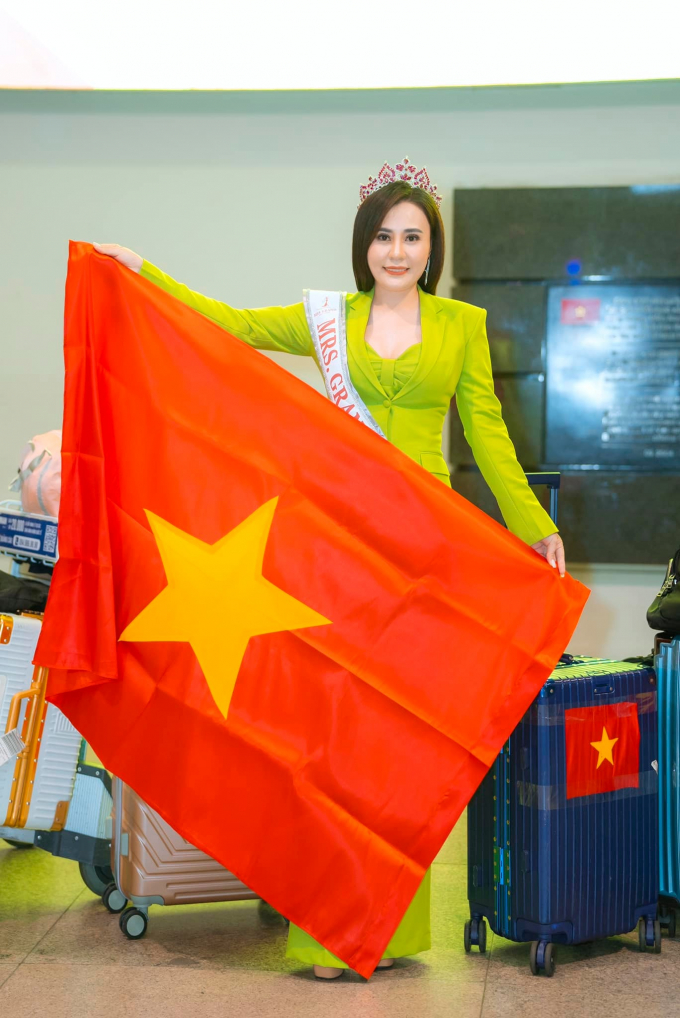 ‎Diễn viên Về nhà đi con Phan Kim Oanh lên đường thi Mrs Grand International 2022 tại Myanmar