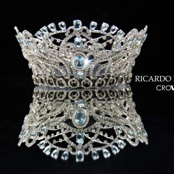 Tạm biệt báu vật 115 tỷ, Miss Universe 2022 vừa đổi chủ đã đổi luôn vương miện kim cương xanh