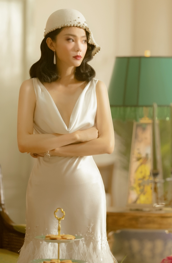 Phim Tết 2023 “Chị chị em em 2” tung first look: Minh Hằng - Ngọc Trinh quá thân mật, liệu có phải chuyện tình “bách hợp”?