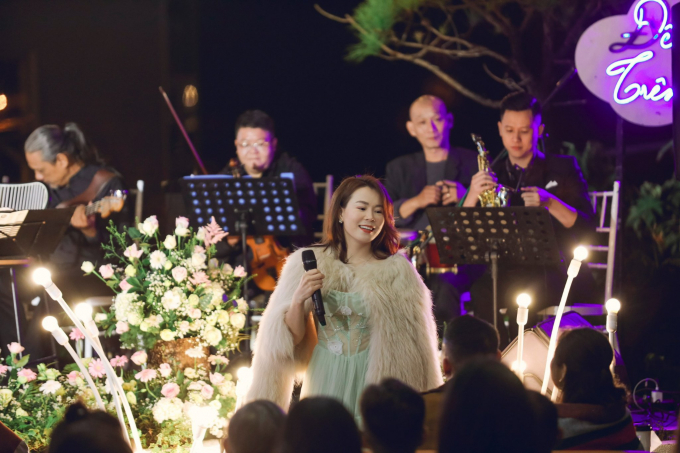 Ca sĩ Thùy Dung - nàng thơ 10 năm song hành cùng nhạc Pháp đang gây sốt mạng xã hội là ai?