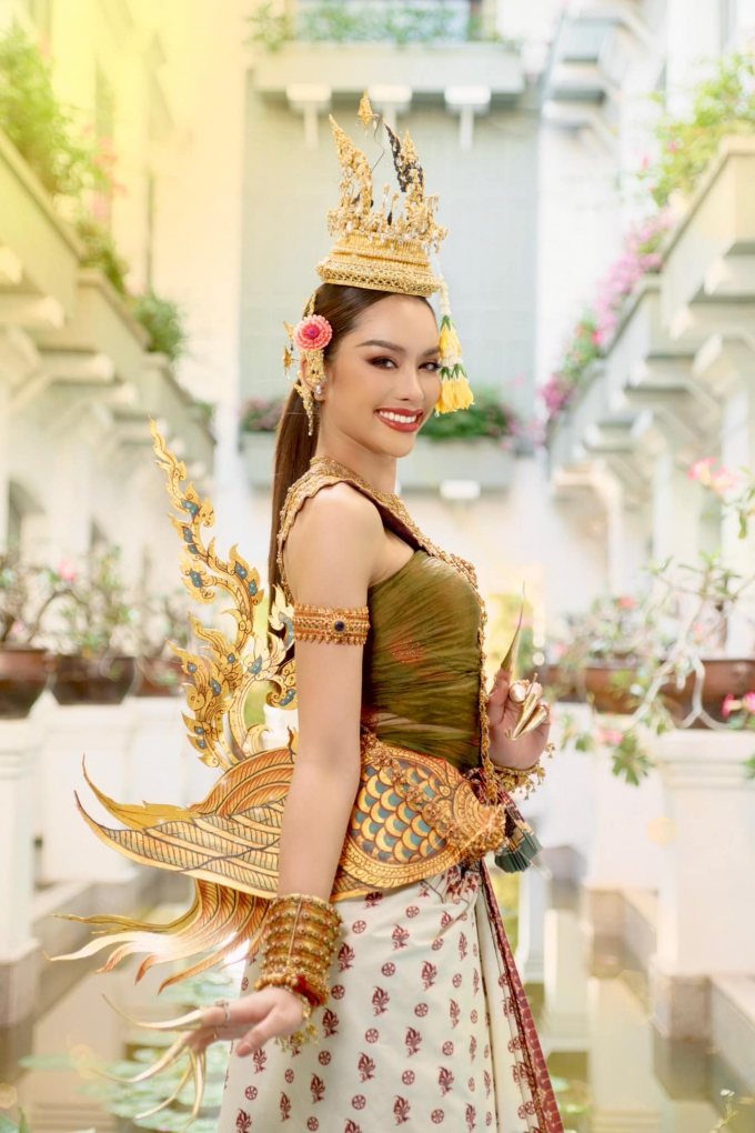 Tham gia lễ hội Loy Krathong, Hoa hậu Hoàn vũ Thái Lan được khen ngợi hết lời, Miss Grand vẫn chưa sánh kịp