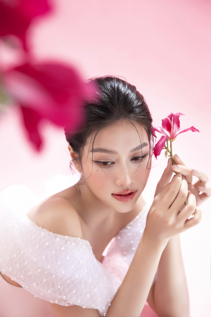 Hoa hậu Thiên Ân khoe nhan sắc sau thành tích Top 20 Miss Grand International 2022