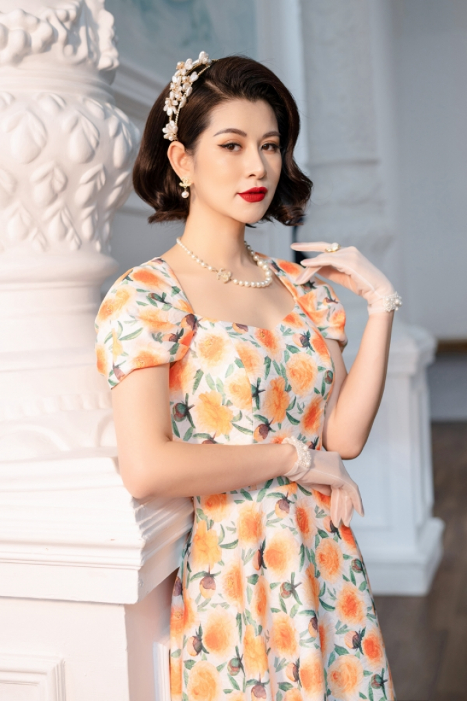 Diễn viên Lưu Huyền Trang khiến giới mộ điệu thời trang lạc lối trong loạt váy hoa