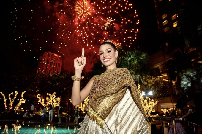 Tham gia lễ hội Loy Krathong, Hoa hậu Hoàn vũ Thái Lan được khen ngợi hết lời, Miss Grand vẫn chưa sánh kịp