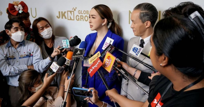 Fans Thái gợi ý mang vương miện về cho nước nhà, tân chủ tịch Miss Universe lập tức có động thái kiên quyết