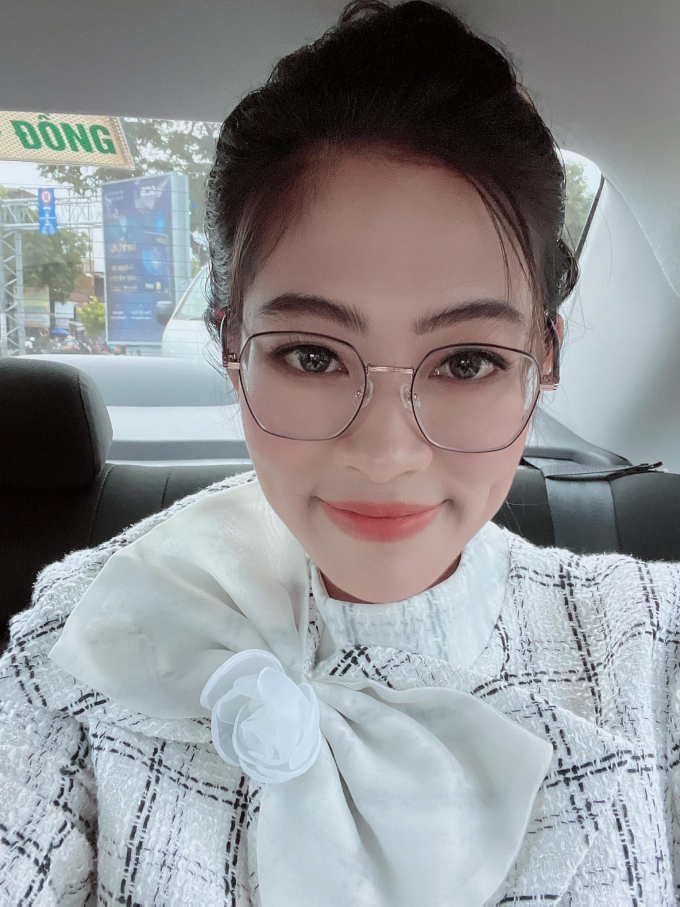 Hoa hậu các Dân tộc Việt Nam 2022 Nông Thúy Hằng khuyên bà Đặng Thùy Trang xin lỗi Thùy Tiên