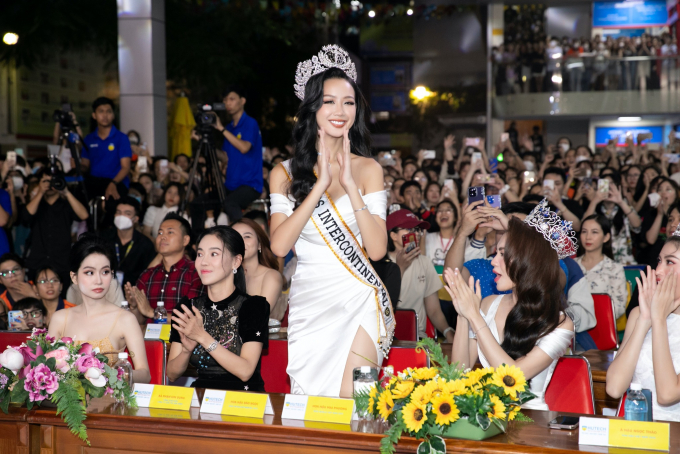 Bảo Ngọc bị soi bỏ bê nhiệm kỳ Miss Intercontinental, chỉ chạy show trong nước: Thông cảm cho Sen Vàng nha