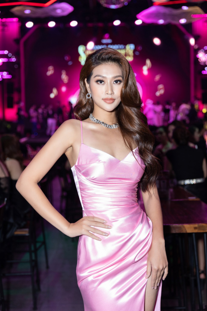 Thiên Ân bị fans Miss Grand photoshop cà khịa, fans Việt bức xúc: Chị đây vẫn xinh đẹp, có show đều đều