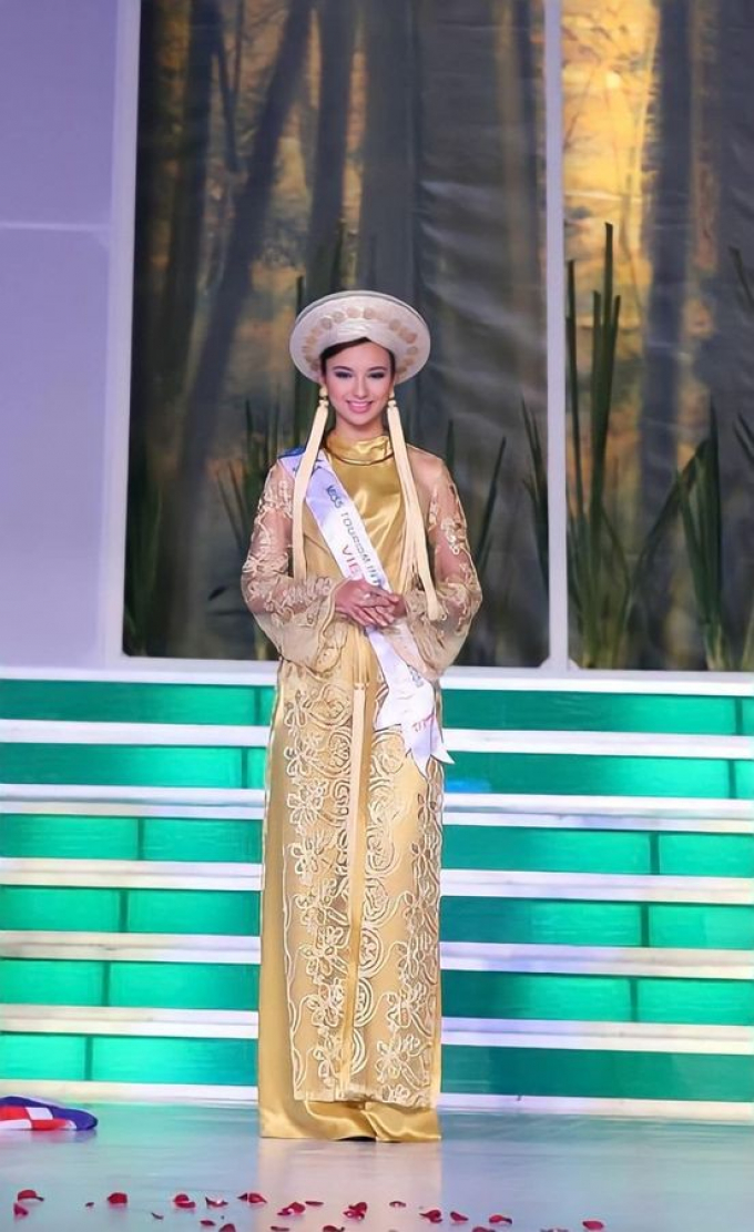 Hoa hậu Du lịch Việt Nam - Ngọc Diễm lộng lẫy tựa nữ hoàng trong màn Final Walk sau 14 năm đăng quang